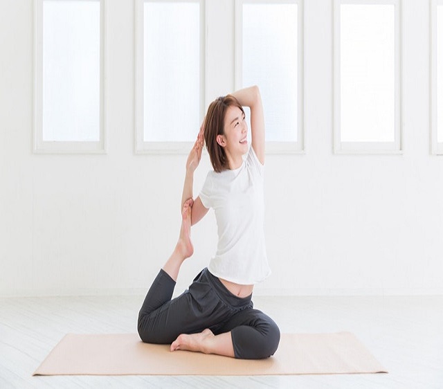 Tập Yoga nâng cơ mặt, trẻ hóa da tự nhiên