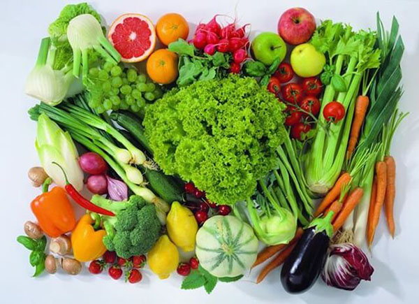 Ăn nhiều rau xanh và trái cây