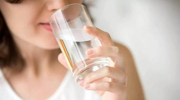 Uống nhiều nước giúp giảm cân