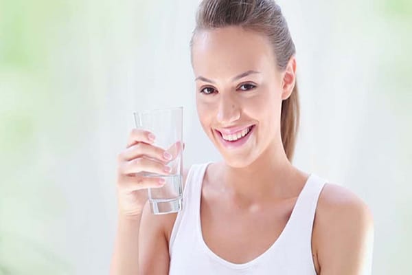 Uống nhiều nước trong quá trình giảm cân