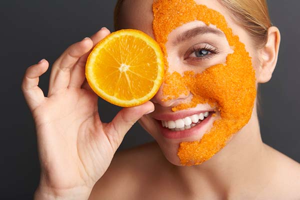 Tái tạo da mặt nhờ mặt nạ từ cam và sữa chua
