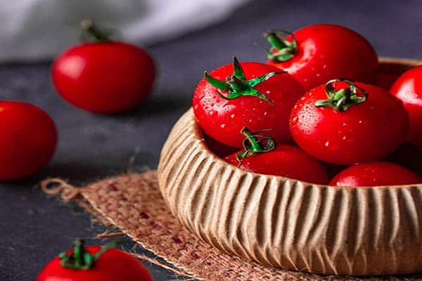 Cà chua là loại thực phẩm dưỡng da an toàn
