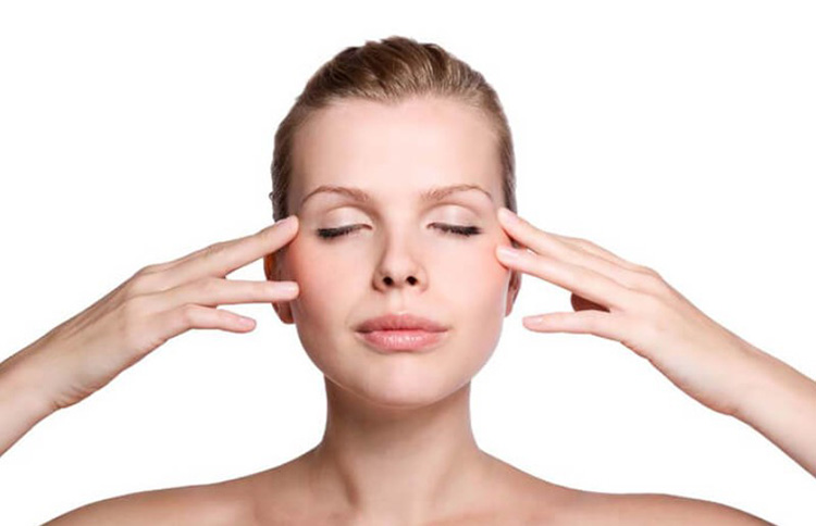 Động tác massage xoa vùng mắt