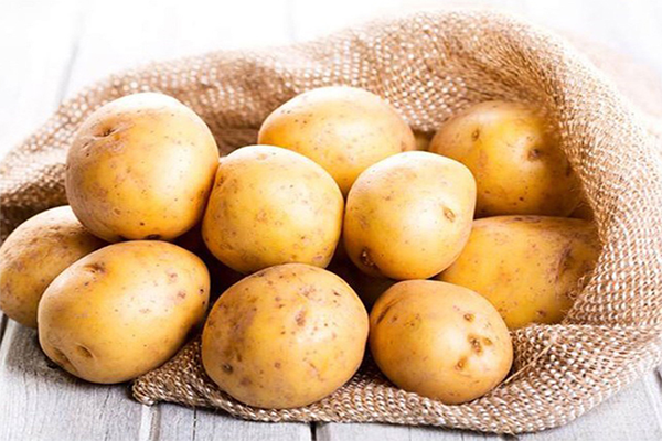 Dùng khoai tây giúp trị da tay khô nhăn nheo và dưỡng trắng hiệu quả