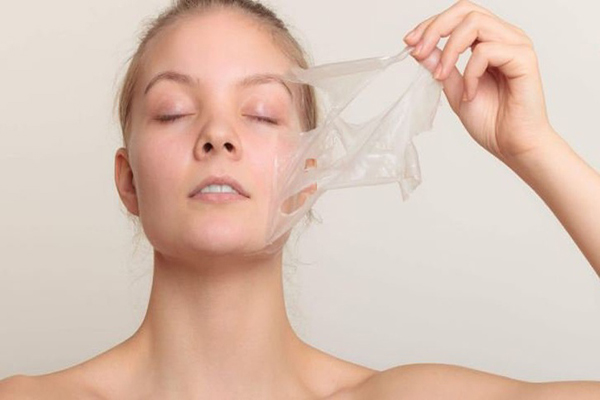 Lột da mặt là phương pháp giúp tái tạo một làn da mới mịn màng hơn