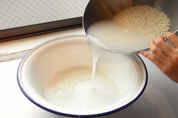 Mặt nạ rau má và nước vo gạo trị thâm
