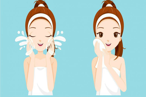 Rửa sạch mặt để loại bỏ bụi bẩn bã nhờn trên da 
