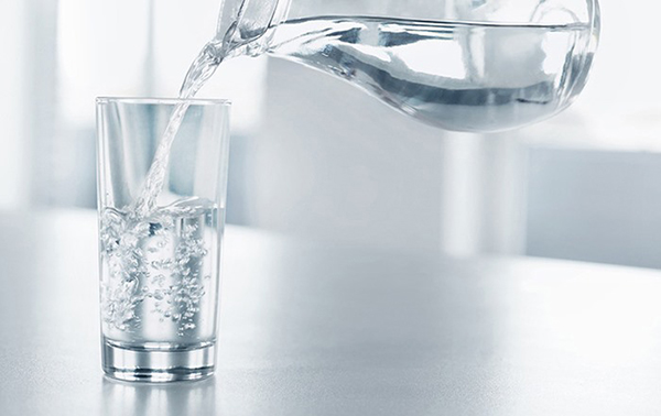 Bổ sung tối thiểu 2 lít nước mỗi ngày cho cơ thể