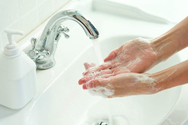 Vệ sinh tay sạch sẽ để loại bỏ vi khuẩn