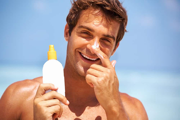 Dùng kem chống nắng bảo vệ da