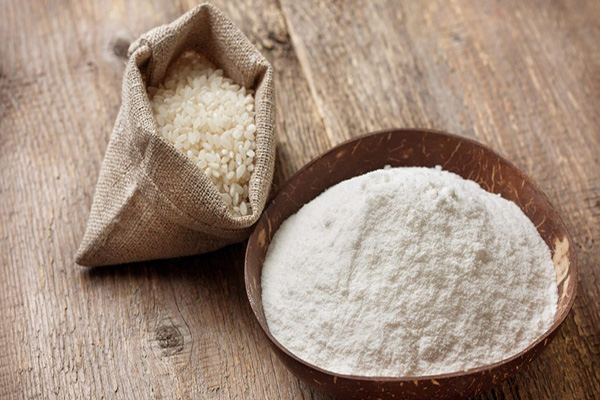 Bột gạo là nguyên liệu thiên nhiên giúp dưỡng trắng da an toàn và tiết kiệm