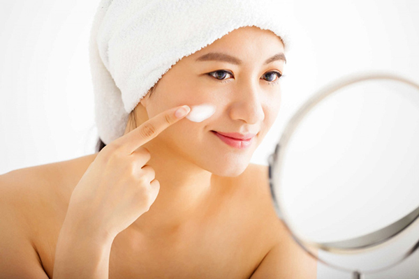 Nên lựa chọn kem dưỡng ẩm có thành phần hữu cơ để chăm sóc da