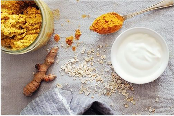 Kết hợp đậu đỏ với nghệ và sữa chua điều trị mụn