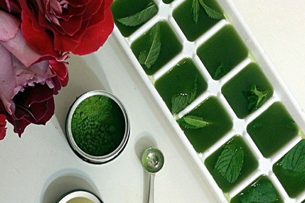 Massage mặt bằng bột trà xanh 