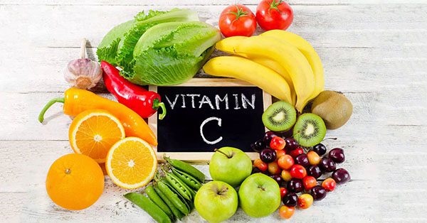Vitamin C hoạt động như chất đẩy lùi quá trình hình thành hắc sắc tố trên da