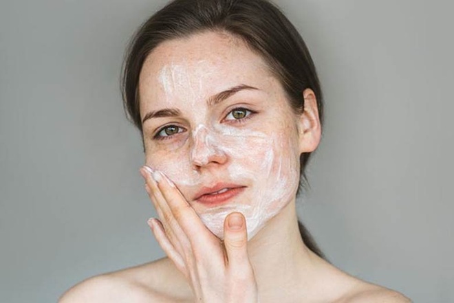 Rửa sạch mặt để các bước chăm sóc da tiếp theo đạt hiệu quả tốt nhất