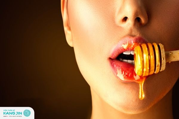 Mặt nạ môi từ mật ong