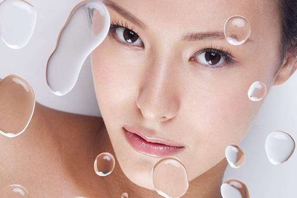 Đắp mặt nạ dưỡng ẩm da
