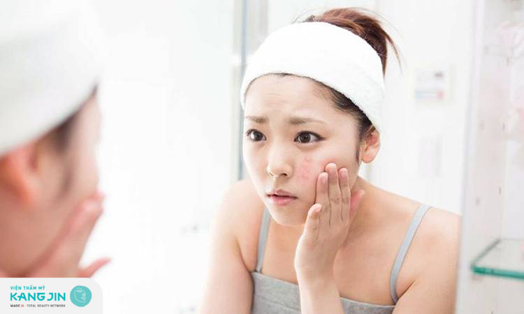 Tác hại của nâng cơ mặt là làn da có thể xuất hiện một vài biến chứng 
