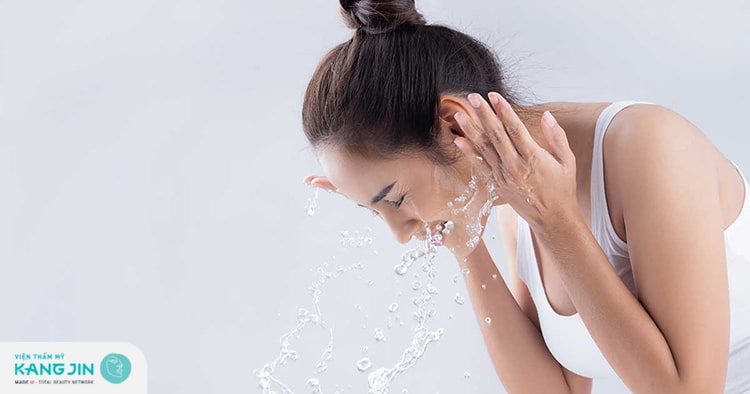 Vệ sinh da đúng cách khi làn da đang nhạy cảm Vệ sinh da đúng cách khi làn da đang nhạy cảm