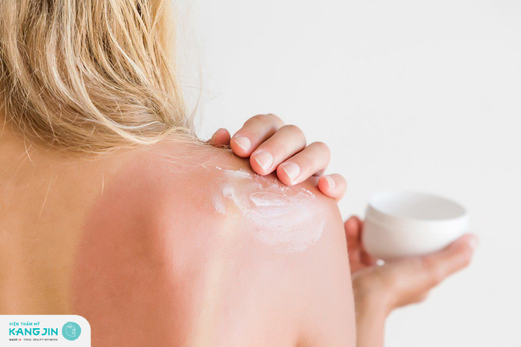 Dưỡng ẩm đầy đủ giúp da nhanh phục hồi và tái tạo