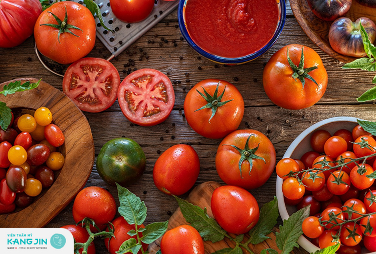 Sử dụng cà chua mang lại nhiều tác dụng trong việc làm đẹp