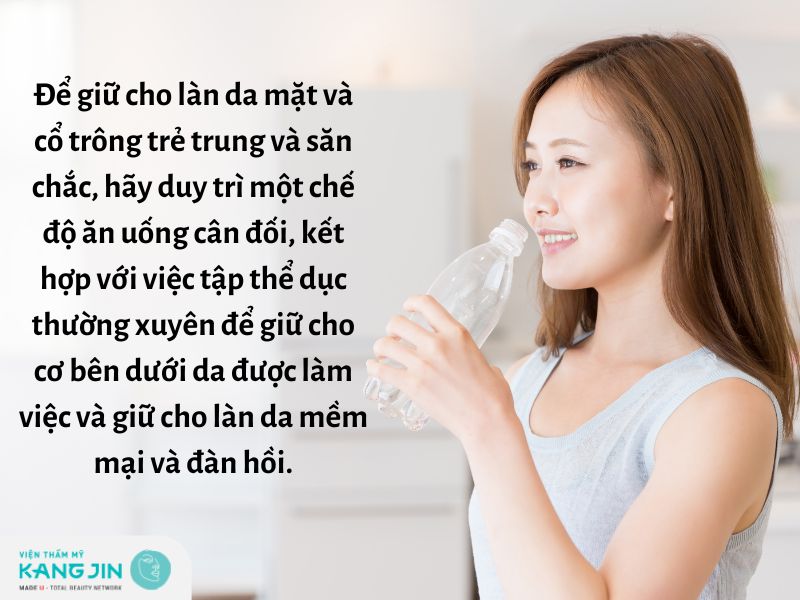 Uống đủ nước để duy trì độ ẩm cho da chữa nứt nẻ 