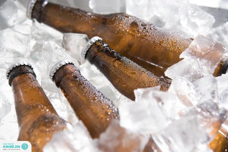 Không nên rửa mặt bằng bia lạnh