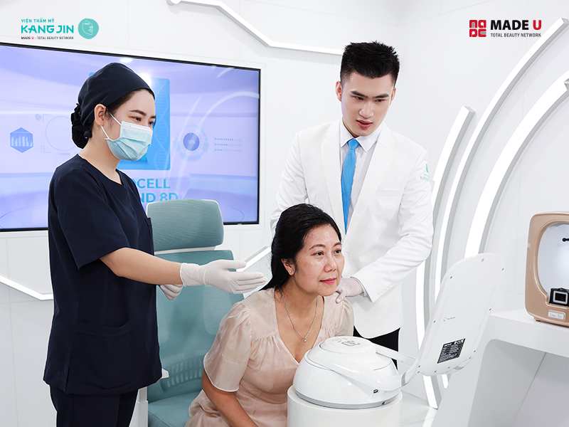 khách hàng soi da bằng máy cắt lớp đa tầng nano pro 5D