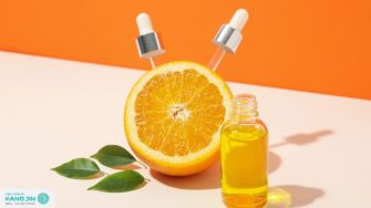 Bôi vitamin C có khiến da bắt nắng không? Lưu ý khi dùng ban ngày