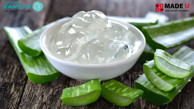 Gel nha đam chứa nhiều nước, vitamin A, C, E và polysaccharide giúp tái tạo tế bào da